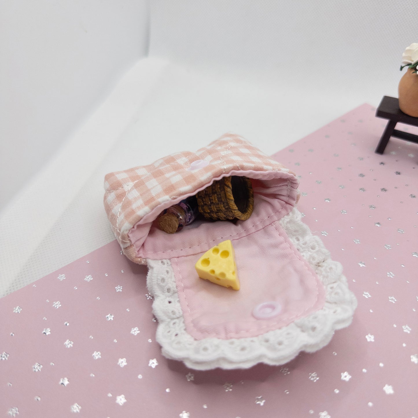 Mouse in a Pouch - Pink & Beige