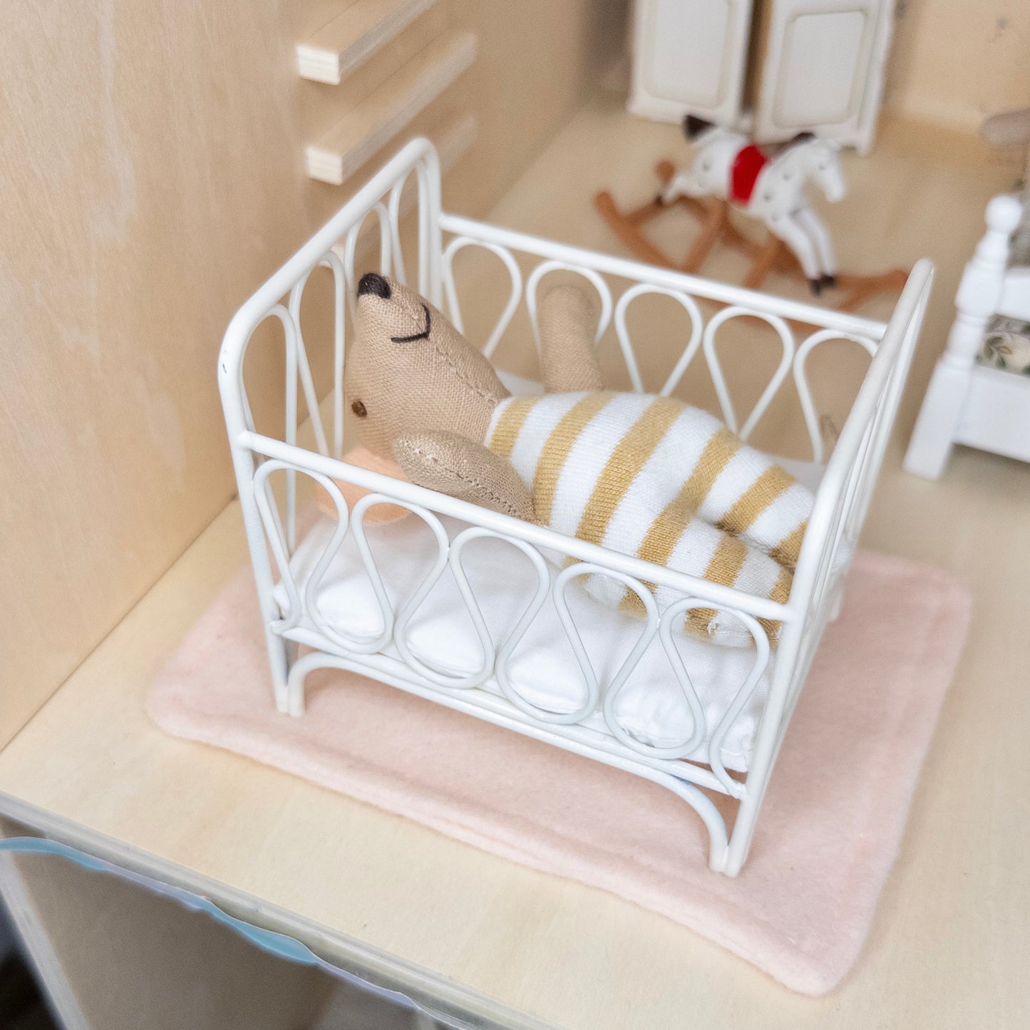 Pip's Crib - Ivory Metal