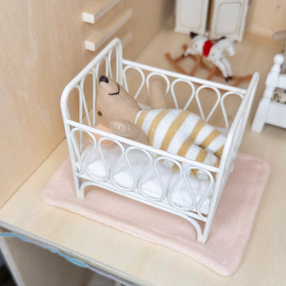 Pip's Crib - Ivory Metal
