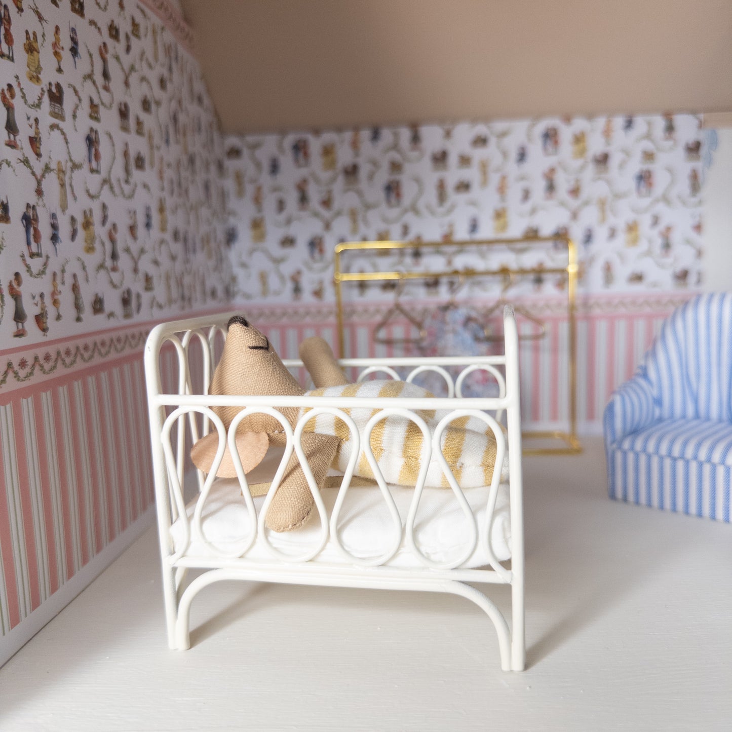 Pip's Crib - Ivory Metal